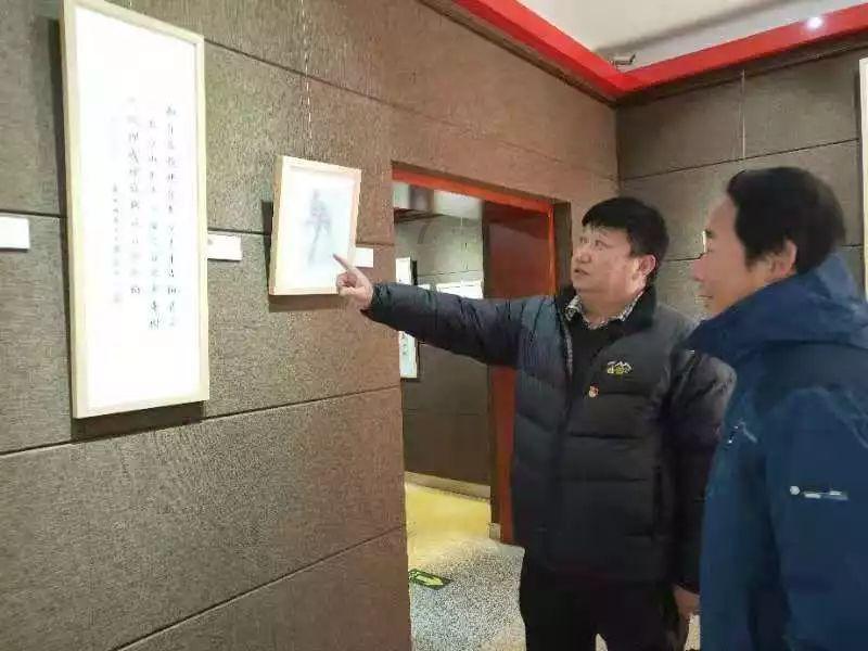 救援落湖男孩